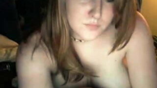 Geile Blondine vor der Webcam